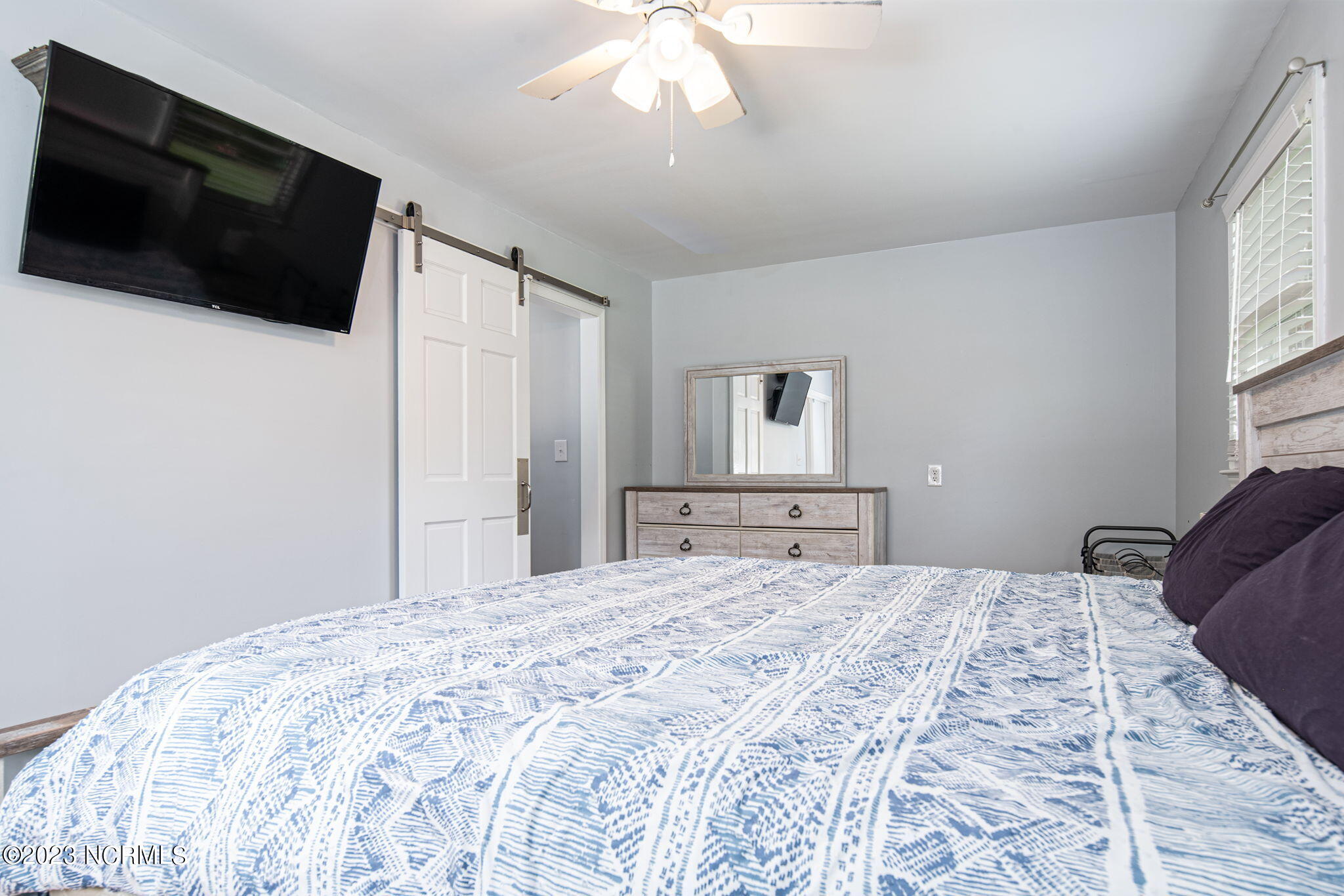 404 Rodmans Road Washington, NC 27889 - Photo 17 of 29 TV mounts do not convey