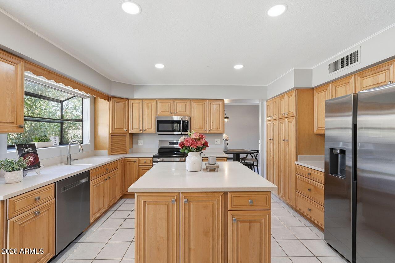 7241 South Terrace Road Tempe, AZ 85283 - Photo 4 of 38