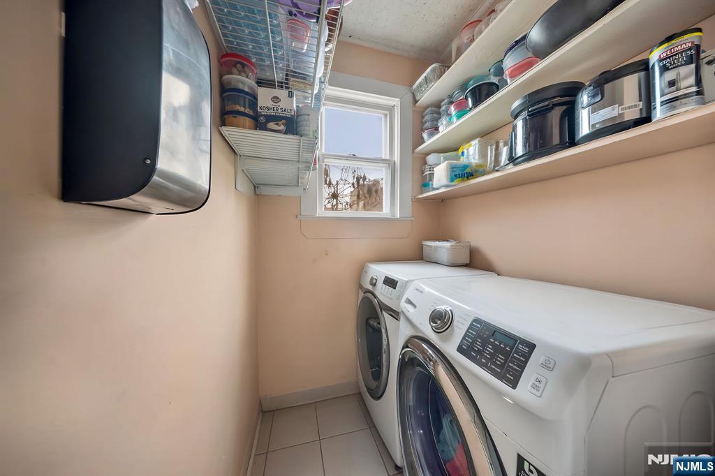 409 Hamilton Street Harrison, NJ 07029 - Photo 13 of 44 a utility room with dryer and washer