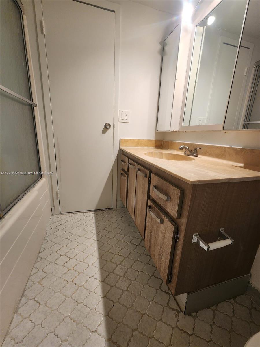 13499 Biscayne Boulevard, Unit 1513 North Miami, FL 33181 - Photo 20 of 24