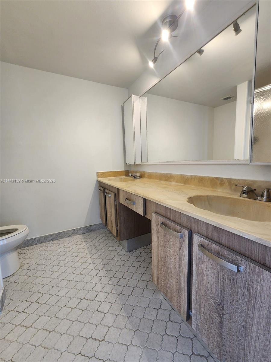 13499 Biscayne Boulevard, Unit 1513 North Miami, FL 33181 - Photo 23 of 24