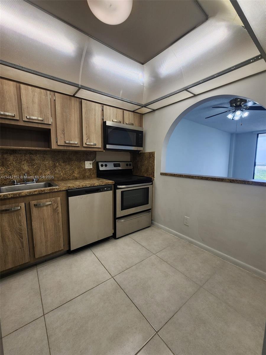 13499 Biscayne Boulevard, Unit 1513 North Miami, FL 33181 - Photo 8 of 24