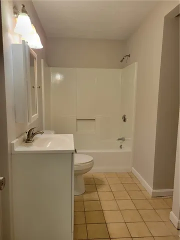 $1,900 | 200 Woodlawn Avenue, Unit 207, North Providence, RI 02904