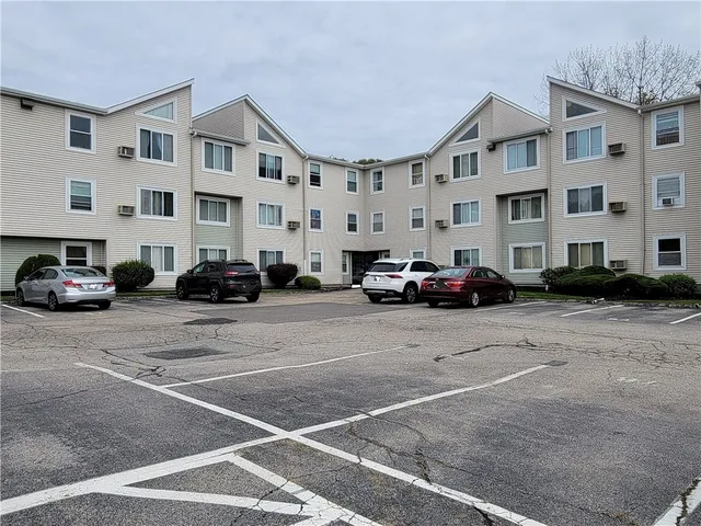 $1,900 | 200 Woodlawn Avenue, Unit 207, North Providence, RI 02904