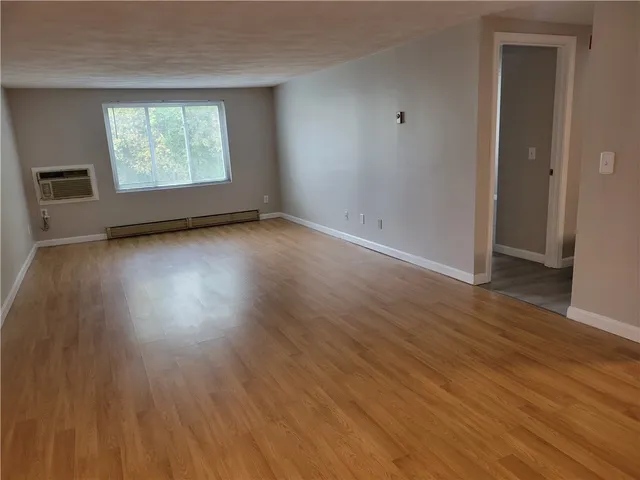 $1,900 | 200 Woodlawn Avenue, Unit 207, North Providence, RI 02904