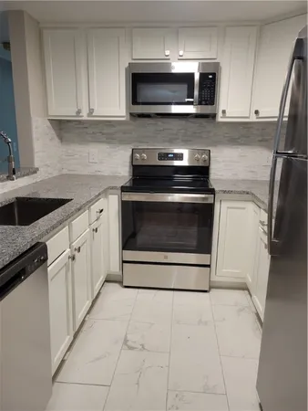 $1,900 | 200 Woodlawn Avenue, Unit 207, North Providence, RI 02904