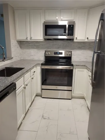 $1,900 | 200 Woodlawn Avenue, Unit 207, North Providence, RI 02904