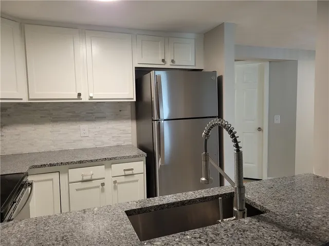 $1,900 | 200 Woodlawn Avenue, Unit 207, North Providence, RI 02904