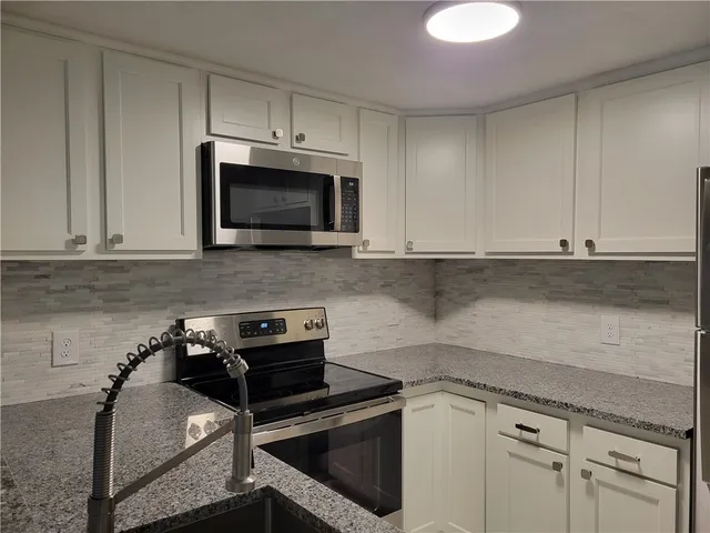 $1,900 | 200 Woodlawn Avenue, Unit 207, North Providence, RI 02904