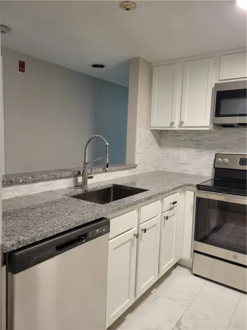 $1,900 | 200 Woodlawn Avenue, Unit 207, North Providence, RI 02904