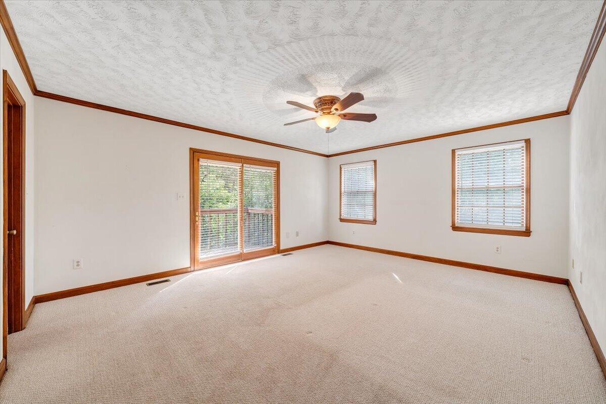 7031 Highfields Farm Trail Roanoke, VA 24018 - Photo 27 of 88 027-MIB07977