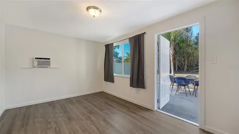 $464,000 | 209 Briggs Court, Sarasota, FL 34237
