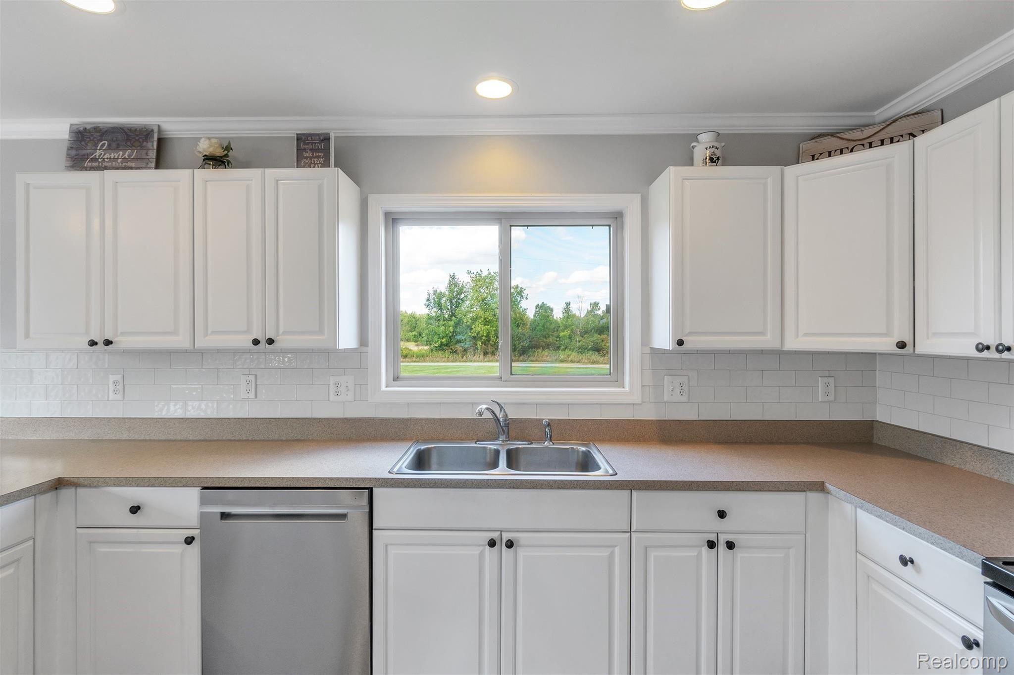 7331 Hartland Road Fenton, MI 48430 - Photo 15 of 51 17-7331-Hartland-Rd-WindowStill-Rea.jpg