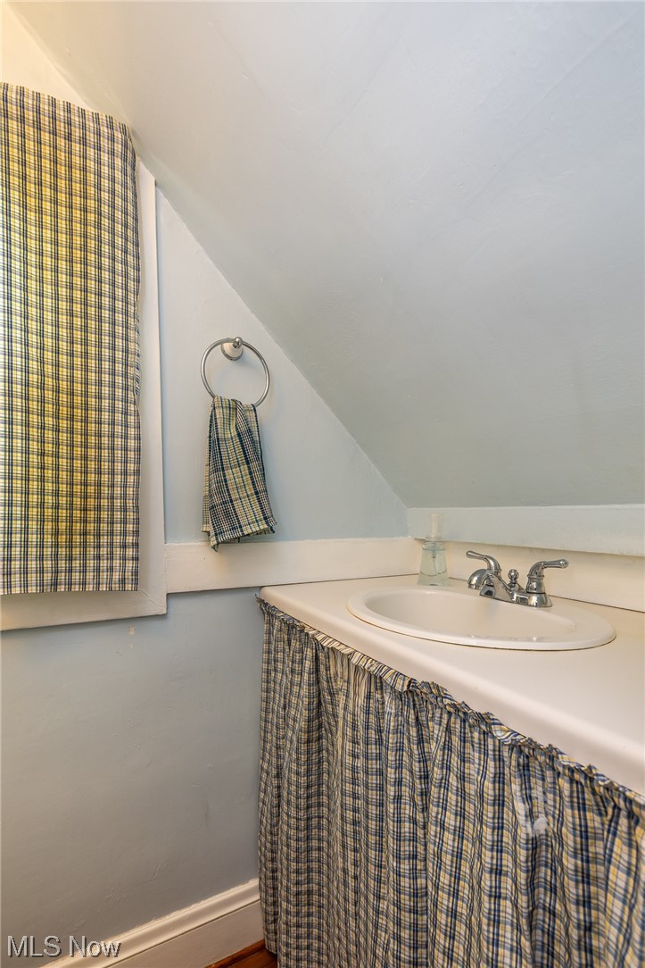 1634 Maple Road Cleveland Heights, OH 44121 - Photo 13 of 35
