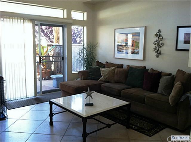 Bright Spacious Living Room with Vaulted Ceiling Fireplace and Patio