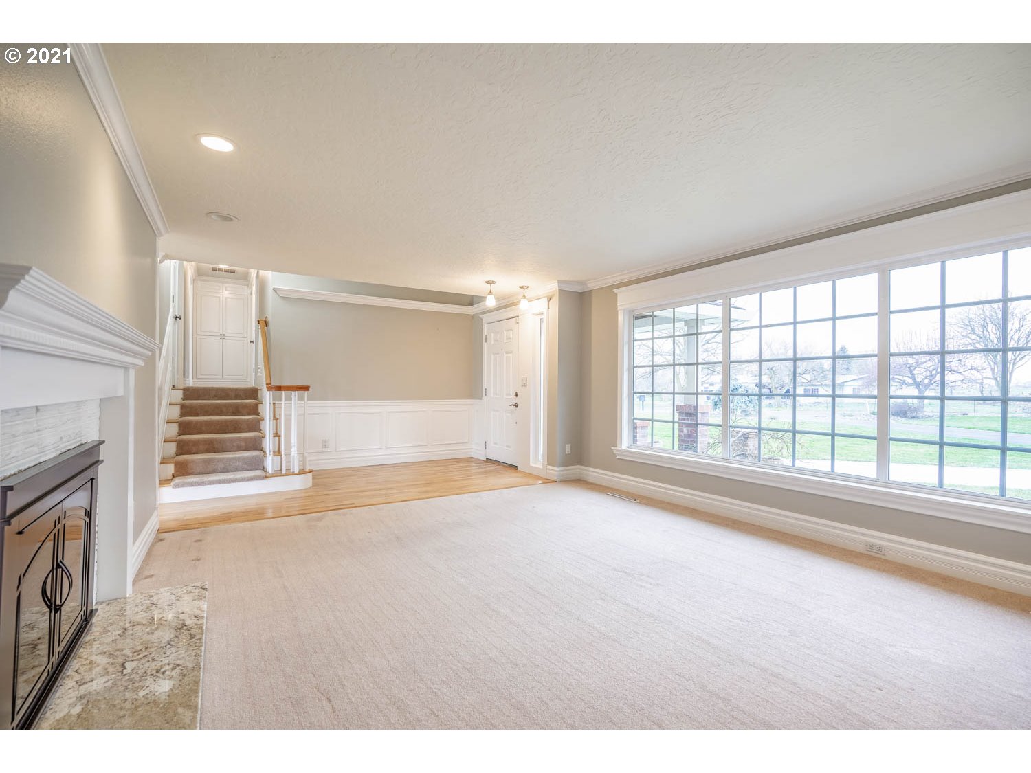 29735 Bridge Road Hermiston, OR 97838 - Photo 8 of 31 Living Room