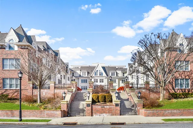$4,400 | 225 Stanley Avenue, Unit 203, Mamaroneck, NY 10543