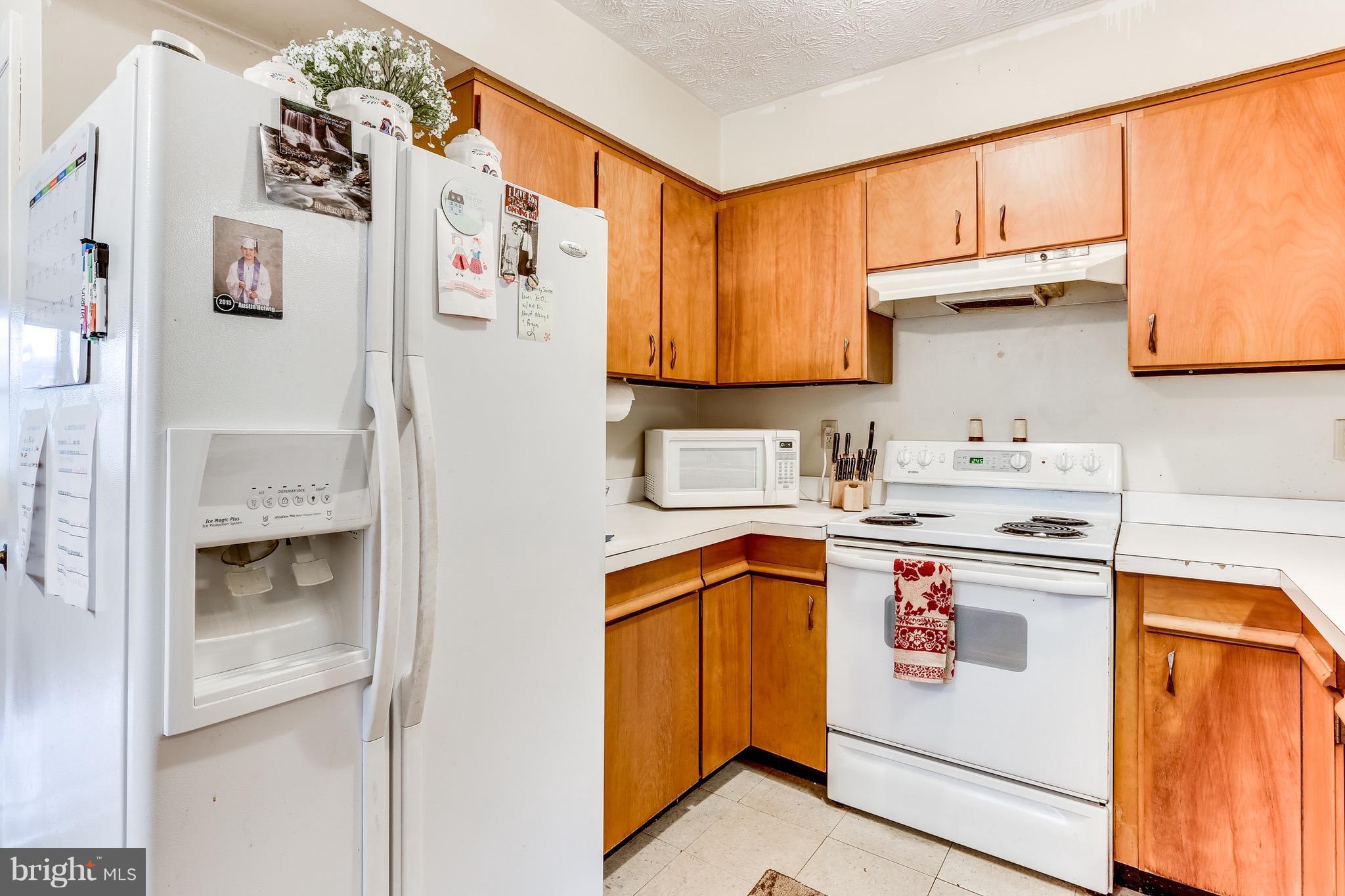 2229 Gablehammer Road Westminster, MD 21157 - Photo 4 of 30 a kitchen with a refrigerator and a stove