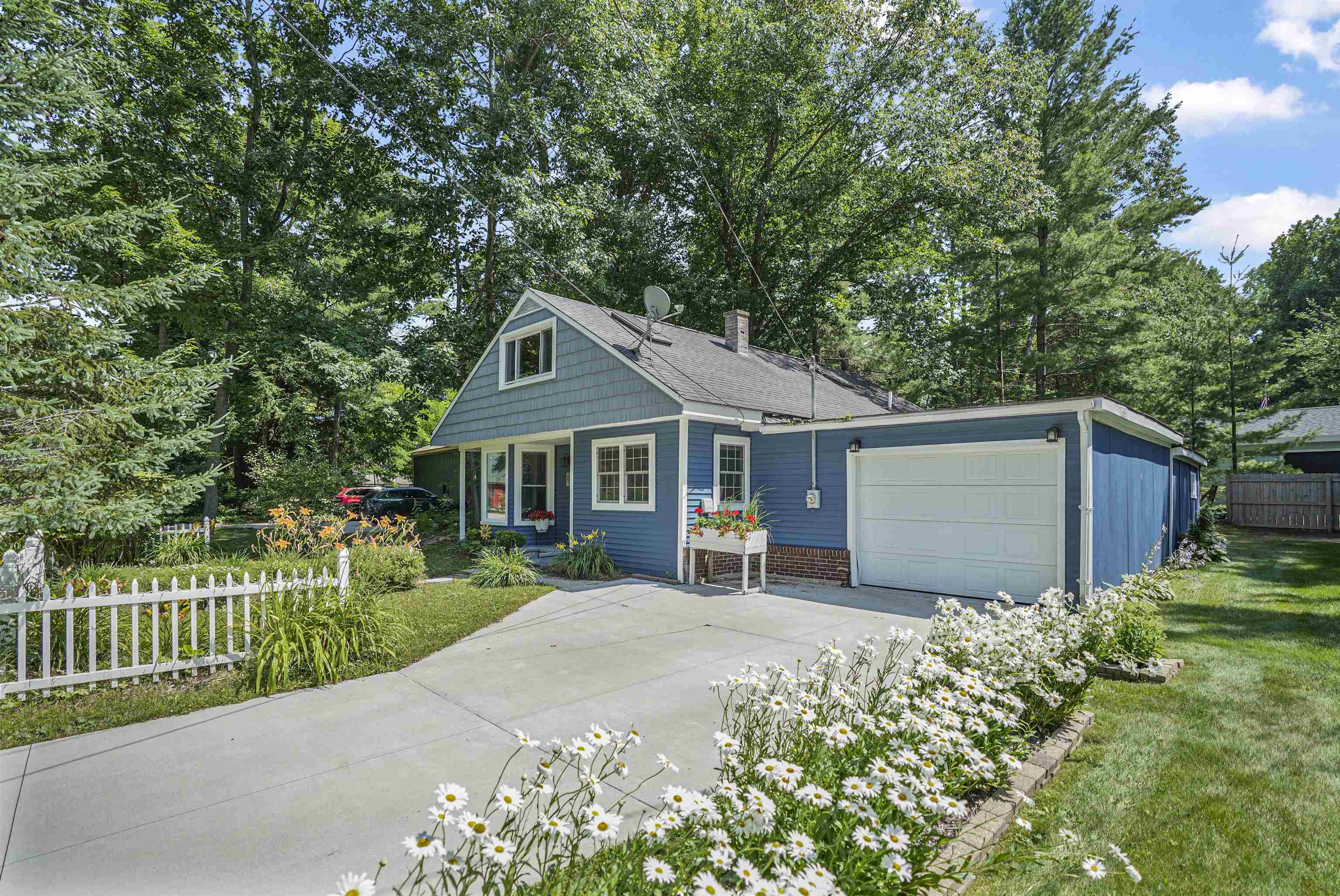 149 Sunset Point Cadillac, MI 49601 - Photo 22 of 27 1936904-530aa5c7-667d-4ee8-bdfc-ac03b794b241.JPG