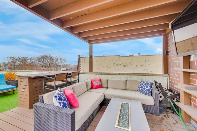 $825,000 | 1044 North Wolcott Avenue, Unit 3, Chicago, IL 60622