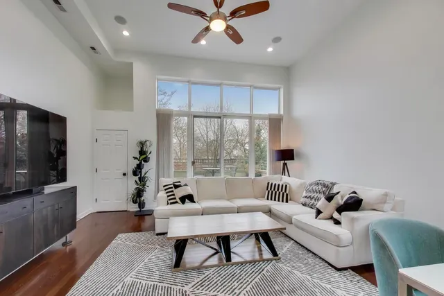 $825,000 | 1044 North Wolcott Avenue, Unit 3, Chicago, IL 60622