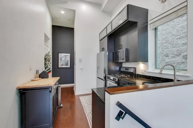 $825,000 | 1044 North Wolcott Avenue, Unit 3, Chicago, IL 60622