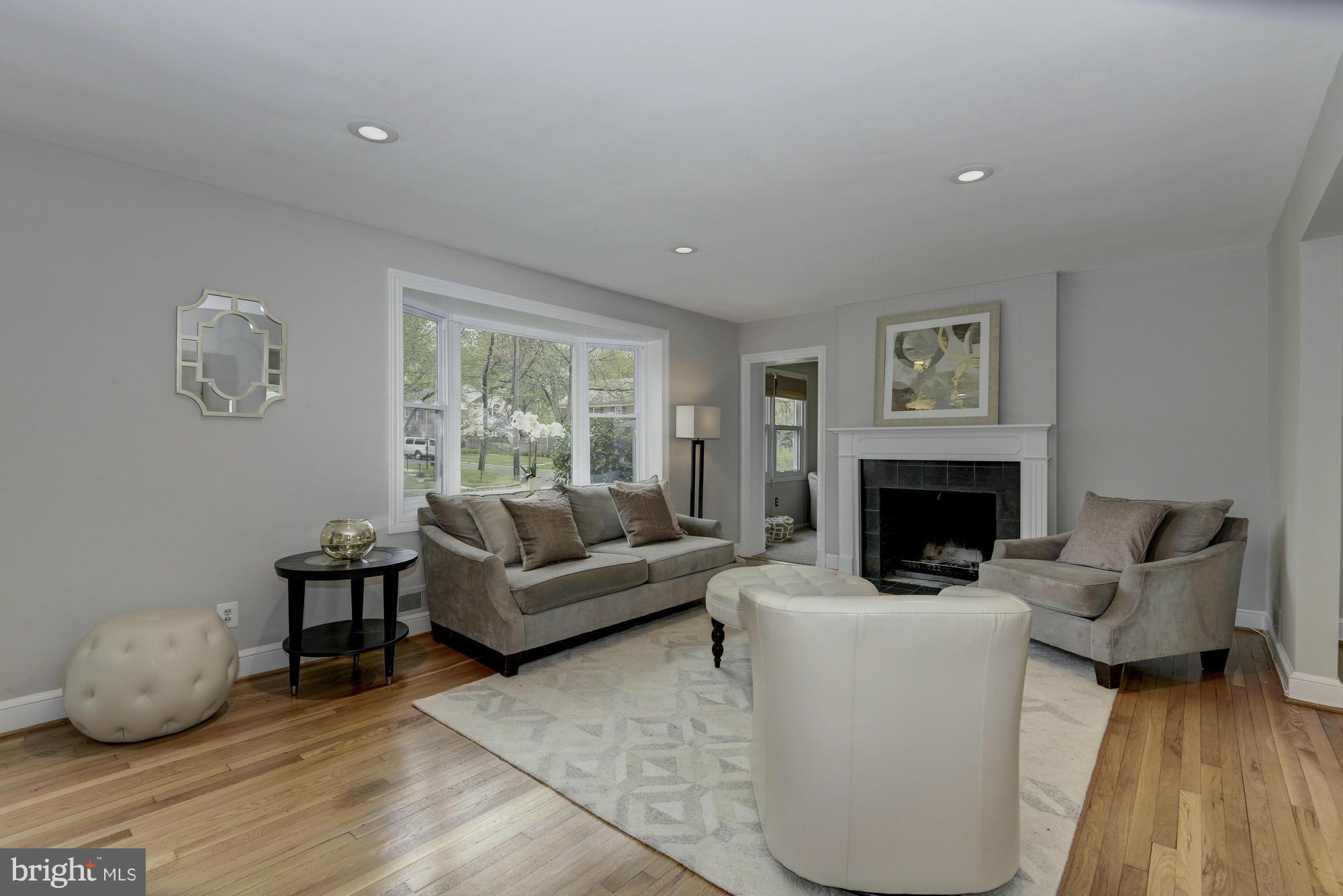 204 Indian Spring Drive Silver Spring, MD 20901 - Photo 4 of 25 Living Room