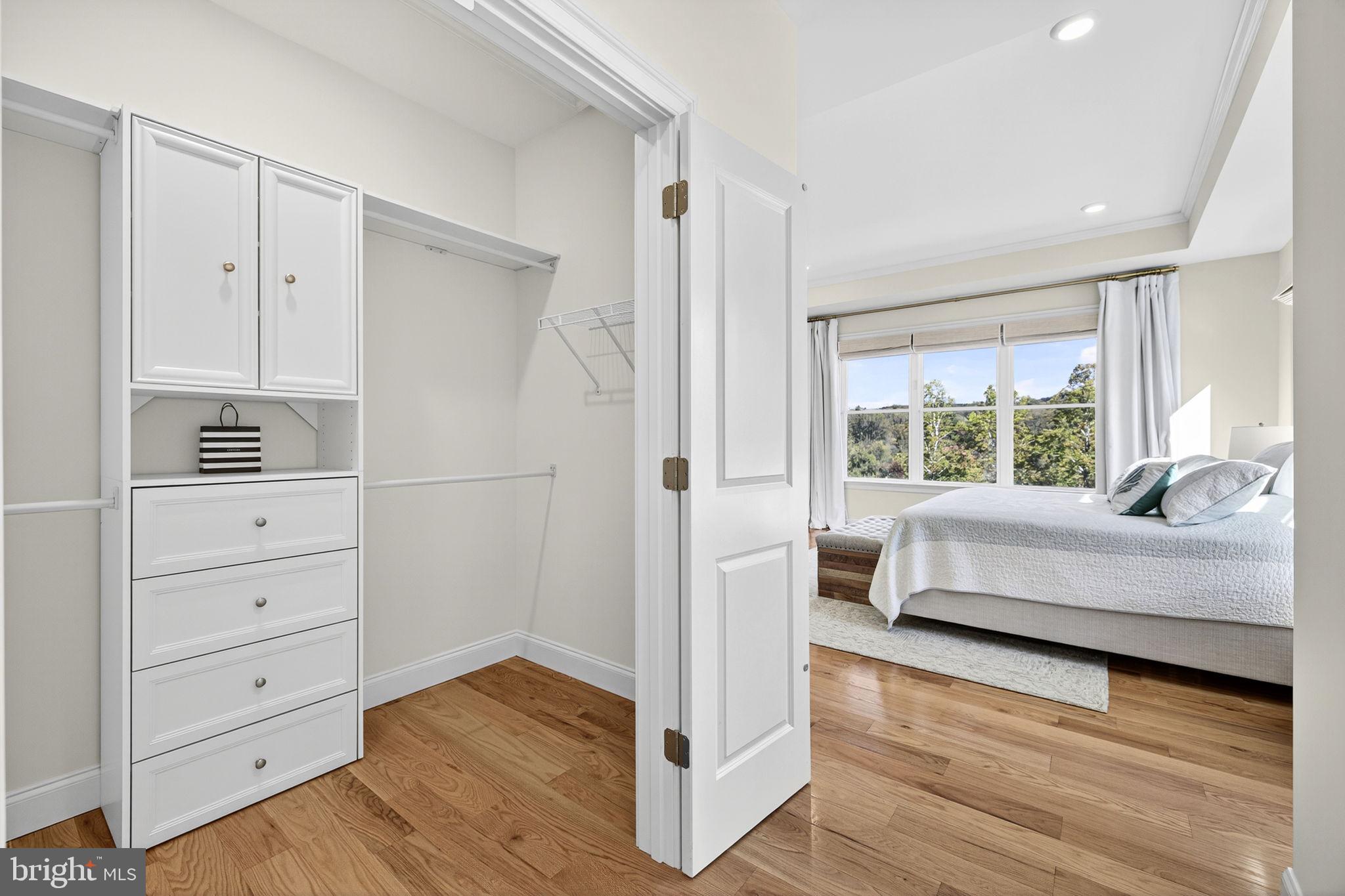 4050 Carrington Road Markham, VA 22643 - Photo 34 of 51 a living room with furniture and a window