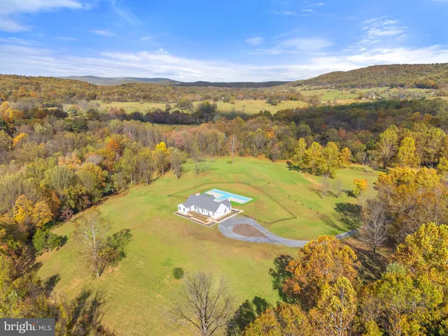 $2,099,900 | 4050 Carrington Road, Markham, VA 22643