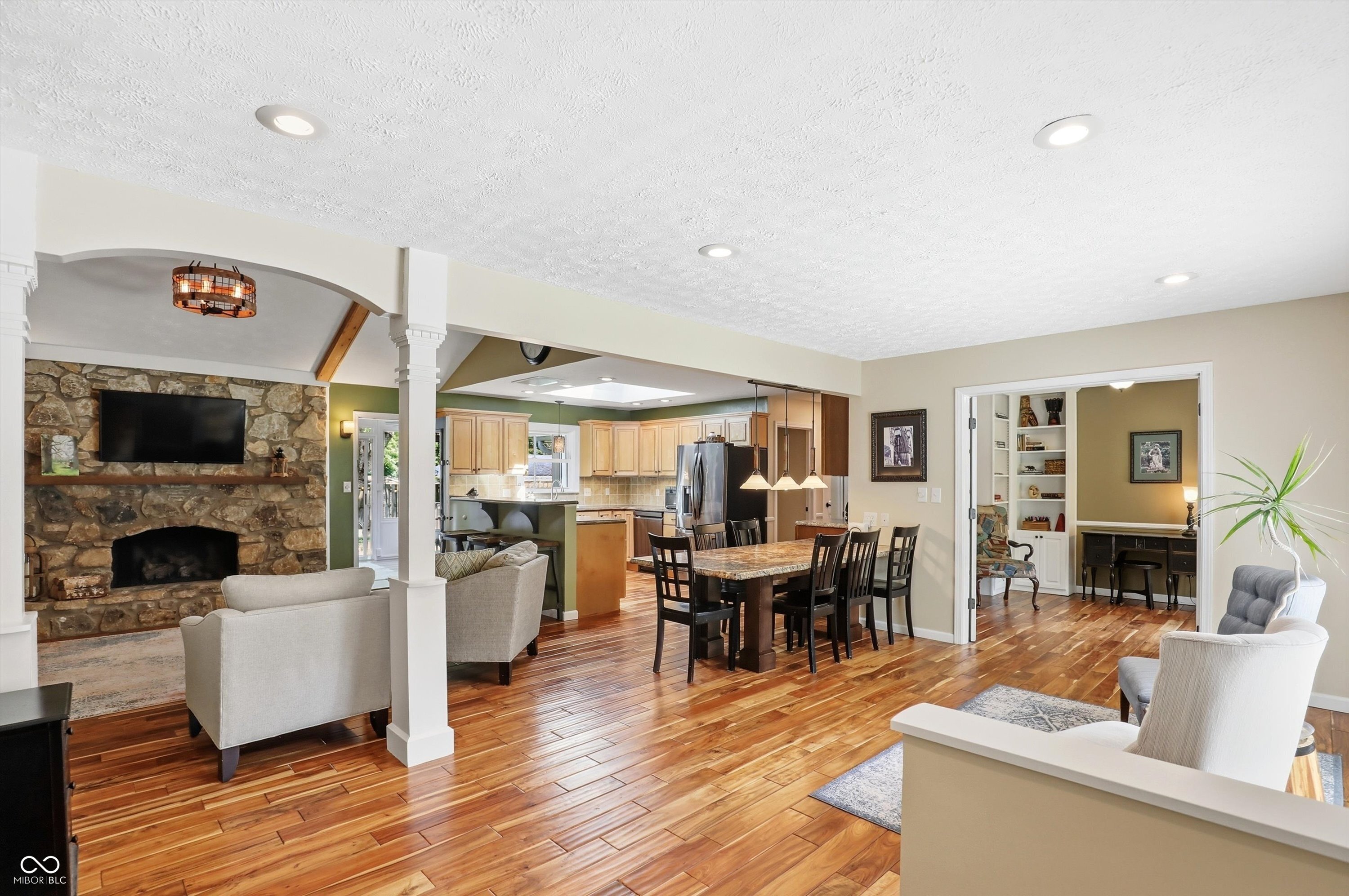9689 Sycamore Road Carmel, IN 46032 - Photo 5 of 55