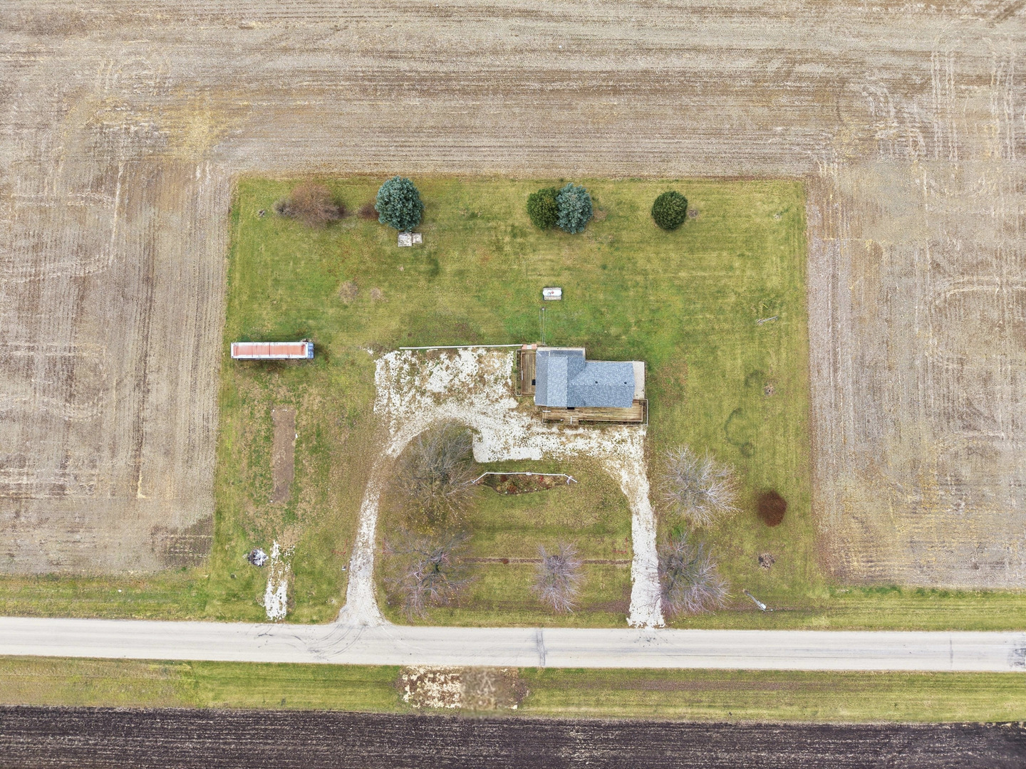 901 Hermann Road Lee, IL 60530 - Photo 32 of 42 a bathroom with a bathtub