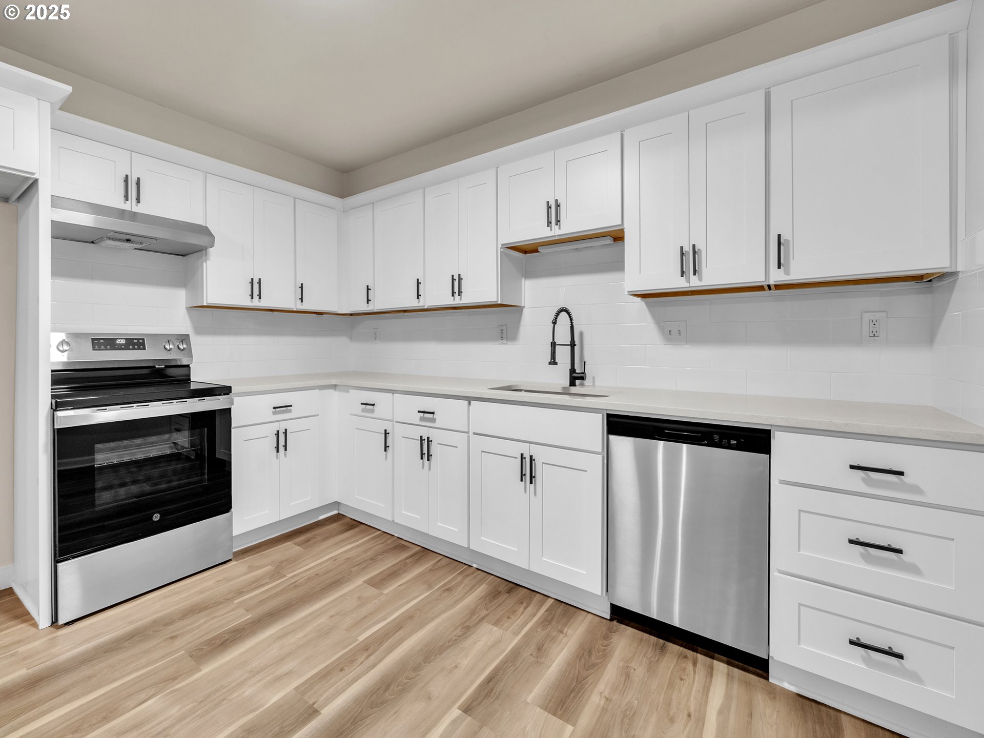 4460 Southwest Scholls Ferry Road, Unit 24 Portland, OR 97225 - Photo 15 of 35 Gallery Image 15