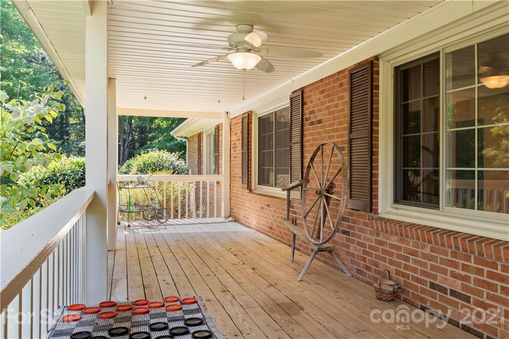 8665 Island Point Road Sherrills Ford, NC 28673 - Photo 3 of 40 Gallery Image 3