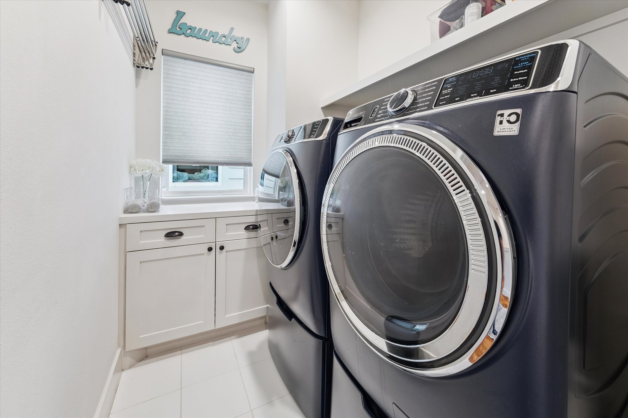 3404 Castor Street Houston, TX 77022 - Photo 14 of 30 a utility room with dryer and washer