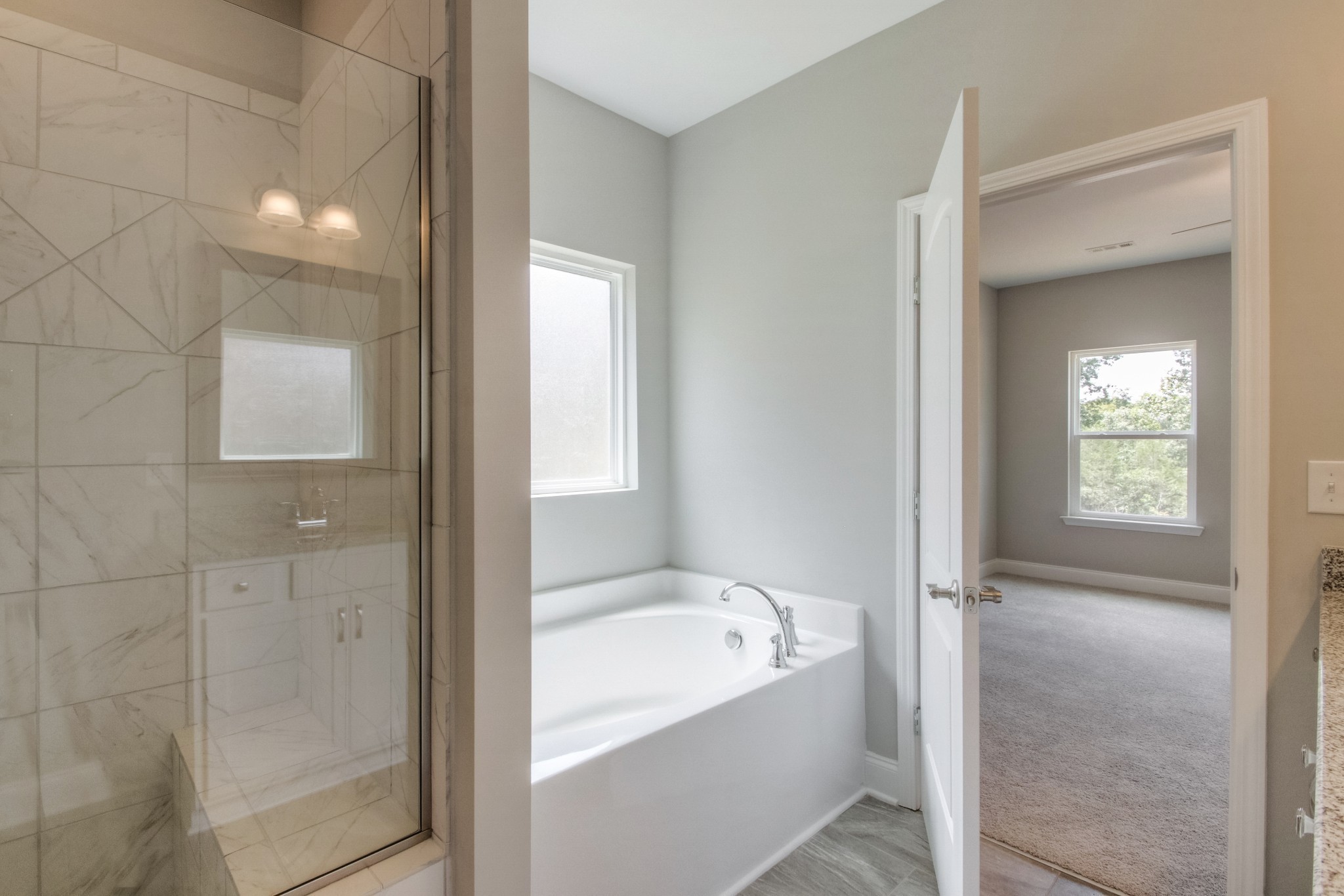 1529 Holton Road Gallatin, TN 37066 - Photo 21 of 33 a bathroom with a bathtub and shower