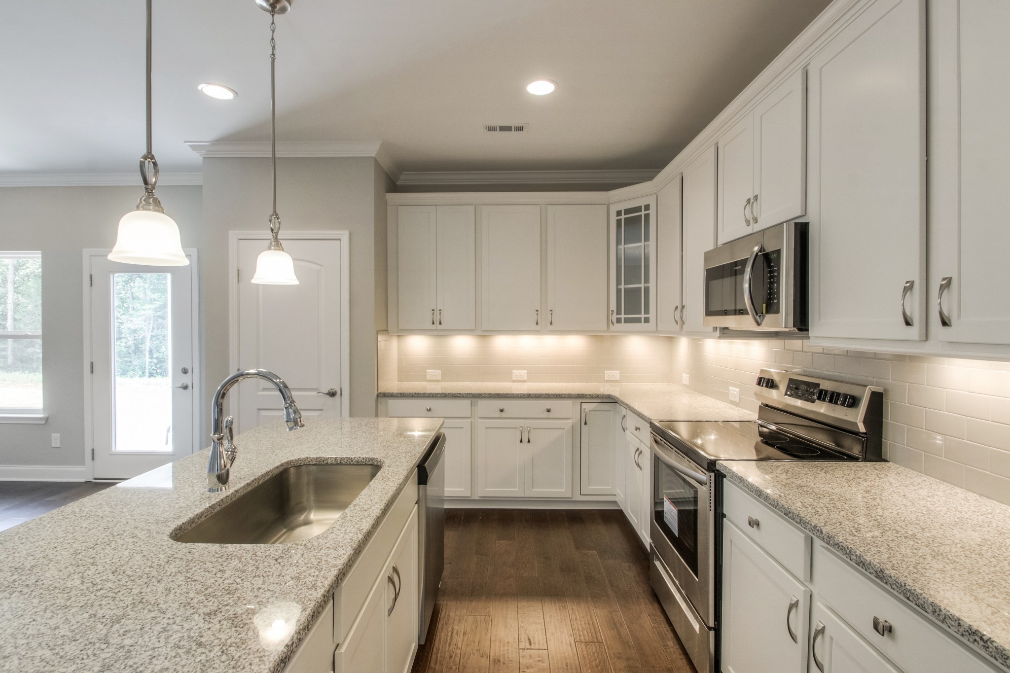 1529 Holton Road Gallatin, TN 37066 - Photo 7 of 33 a kitchen with granite countertop a sink stove and cabinets