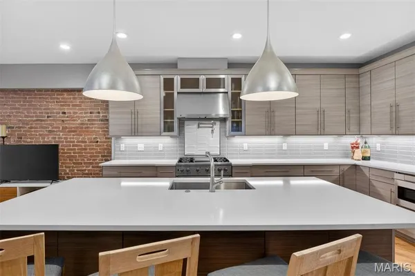 $650,000 | Undisclosed Address, St. Louis, MO 63116