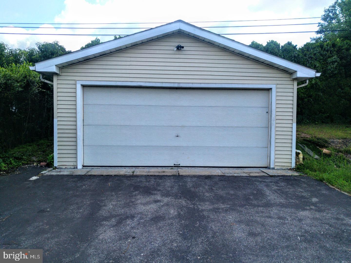 4243 Kutztown Road Temple, PA 19560 - Photo 3 of 20 Garage