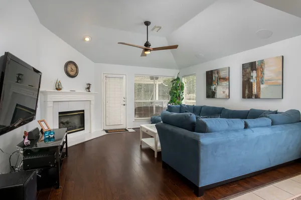 $3,600 | 1828 Barretts Glen Drive, Pearland, TX 77581