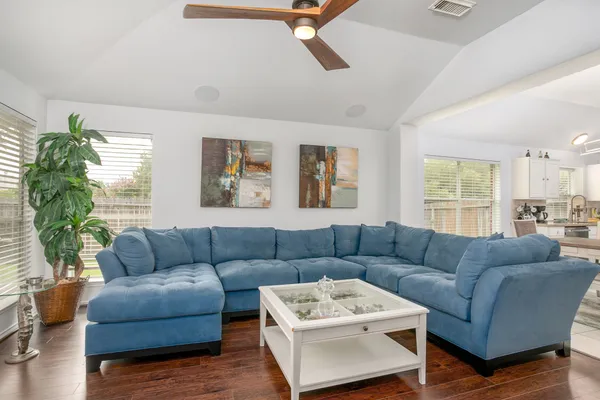 $3,600 | 1828 Barretts Glen Drive, Pearland, TX 77581