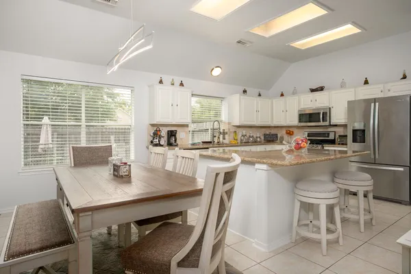 $3,600 | 1828 Barretts Glen Drive, Pearland, TX 77581