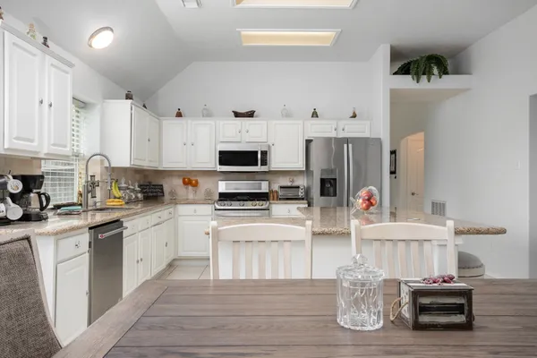 $3,600 | 1828 Barretts Glen Drive, Pearland, TX 77581