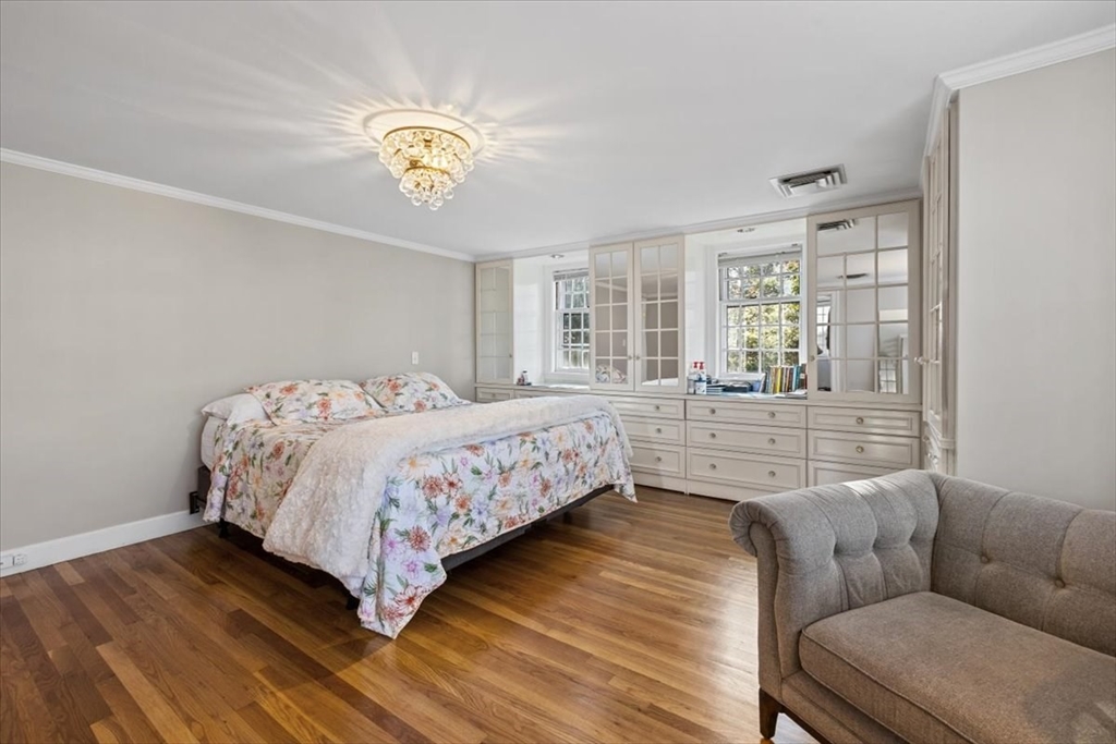 146 Arnold Road Newton, MA 02459 - Photo 8 of 24