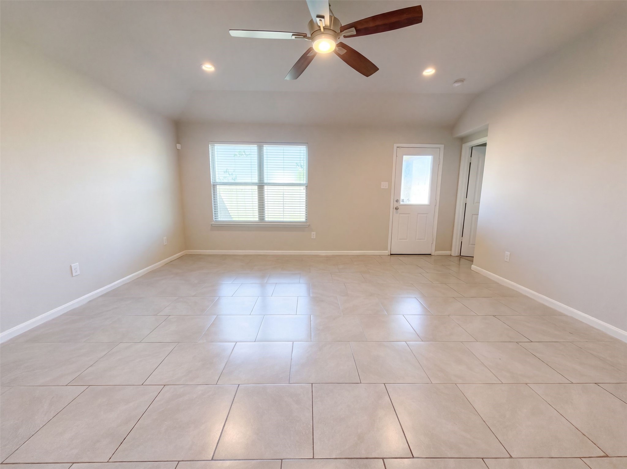8322 Oakleaf Meadow Court Rosharon, TX 77583 - Photo 3 of 23 Gallery Image 3