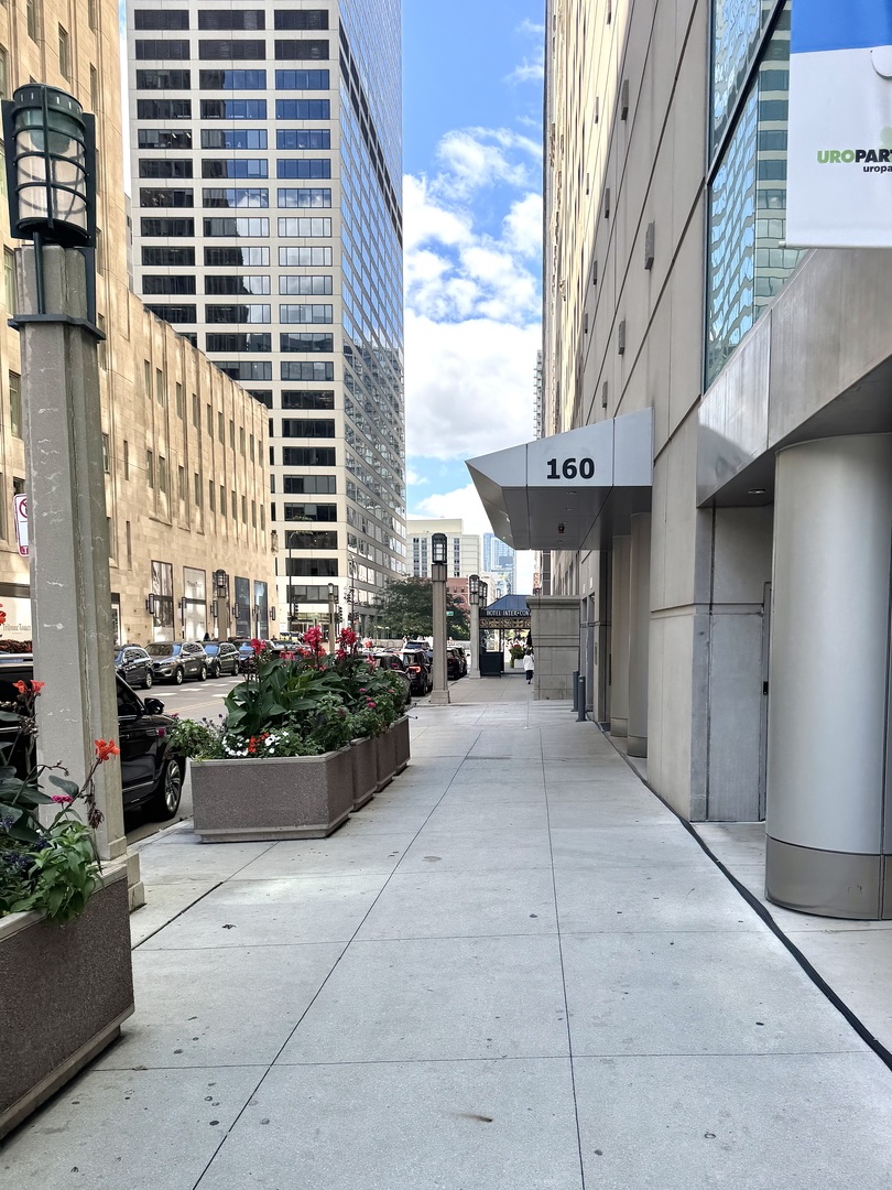 160 East Illinois Street, Unit 1805 Chicago, IL 60611 - Photo 16 of 17 a view of the street with potted plants