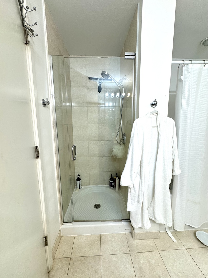 160 East Illinois Street, Unit 1805 Chicago, IL 60611 - Photo 5 of 17 a bathroom with a bath tub and shower