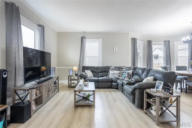 $229,900 | 422 North 7th Street, De Soto, MO 63020