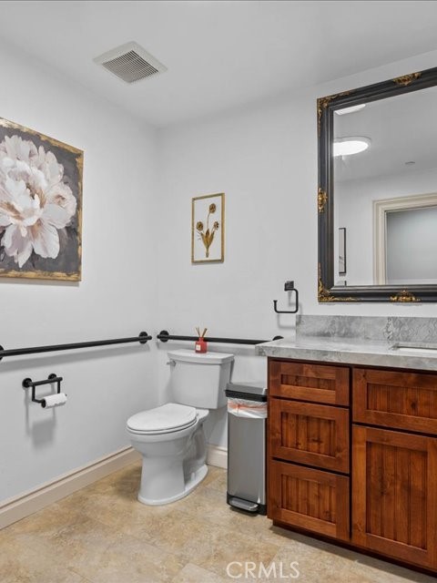 701 Rio Street Red Bluff, CA 96080 - Photo 21 of 72 a bathroom with a toilet a sink and a mirror