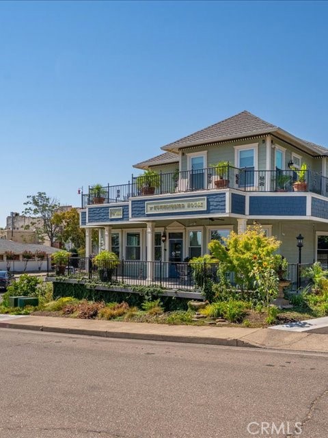 701 Rio Street Red Bluff, CA 96080 - Photo 72 of 72 front view of a house with a garden