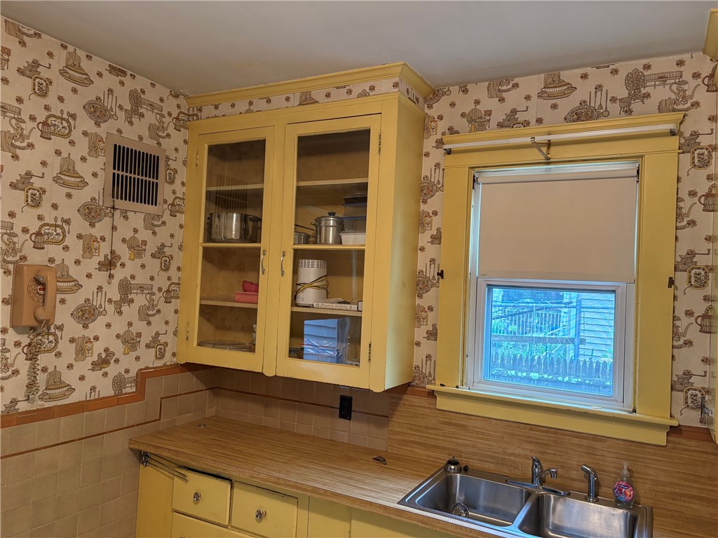 55 Stevens Road Cranston, RI 02910 - Photo 17 of 25